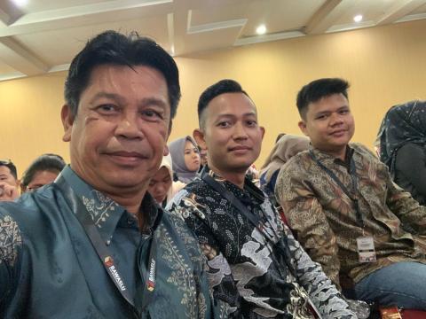 Kordiv. HP2H Muksin Kalid bersama staf Kehumasan Bawaslu Kabupaten Batu Bara