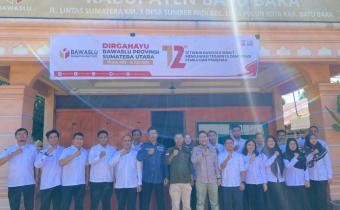 Foto bersama Ucapan HUT Bawaslu ProvSU