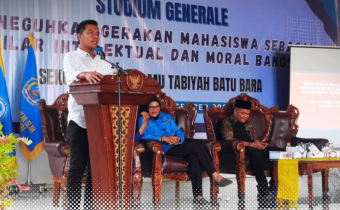 Pentingnya Memperluas Wawasan Mahasiswa Mengenai Praktik Demokrasi di Indonesia, Bawaslu Batubara Menjadi Narasumber Kuliah Umum dalam Kegiatan Studium Generale